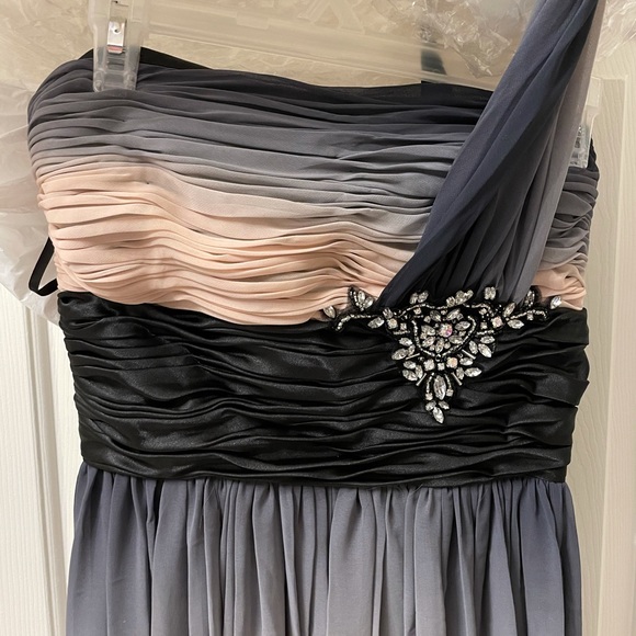 EVERYTHING MUST GO! Full length dress - Picture 2 of 3